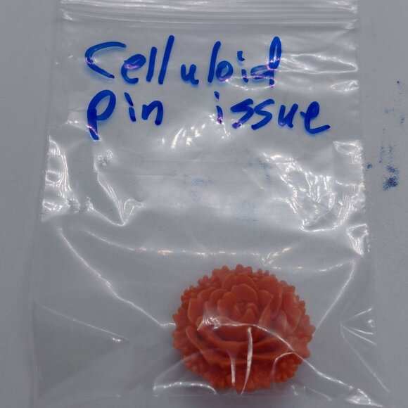 Celluloid chrysanthemum flower pin brooch - Picture 4 of 4